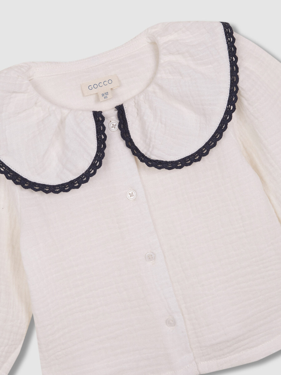 Blusa Cuello Grande Con Vivos En Contraste Blanco