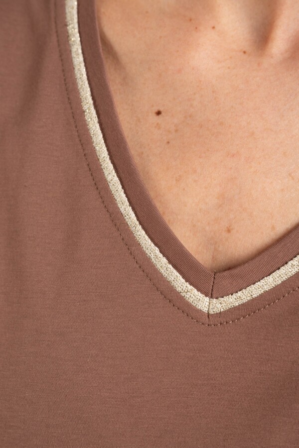 Remera Algodon Peinado Escote Lurex Mocha