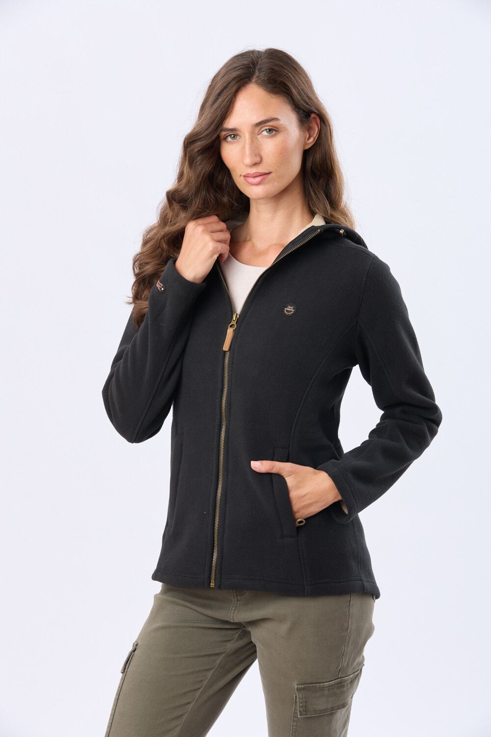 CAMPERA POLAR CON CAPUCHA Negro