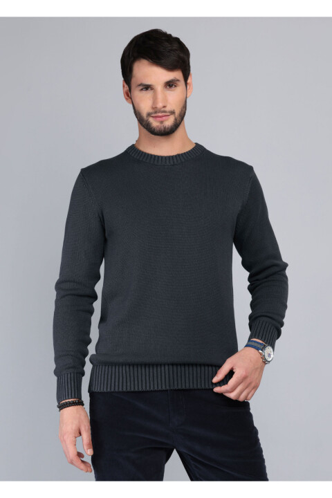 Sweater a la Base Arrow NEGRO