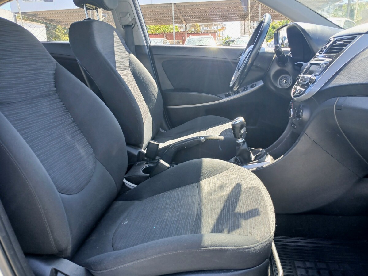 Hyundai Accent GL 1.4 EXCELENTE ESTADO! | Permuta / Financia Hyundai Accent GL 1.4 EXCELENTE ESTADO! | Permuta / Financia