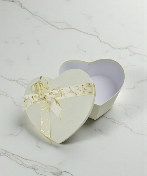 Caja Rigida Corazon 18 cm CREMA