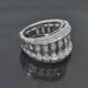Anillo en oro 18k blanco, calado, con brillantes Anillo en oro 18k blanco, calado, con brillantes