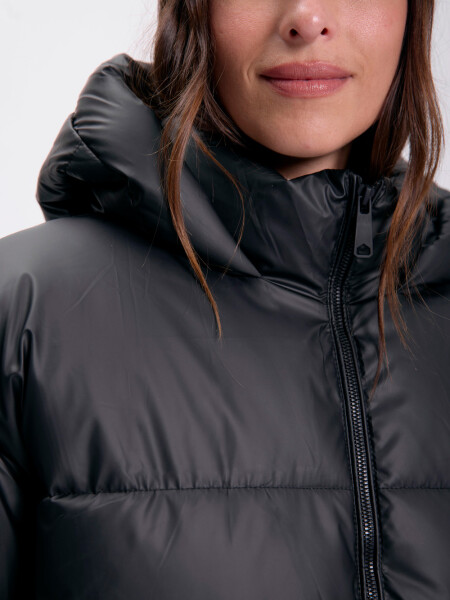 Campera de abrigo capitoneada Negro