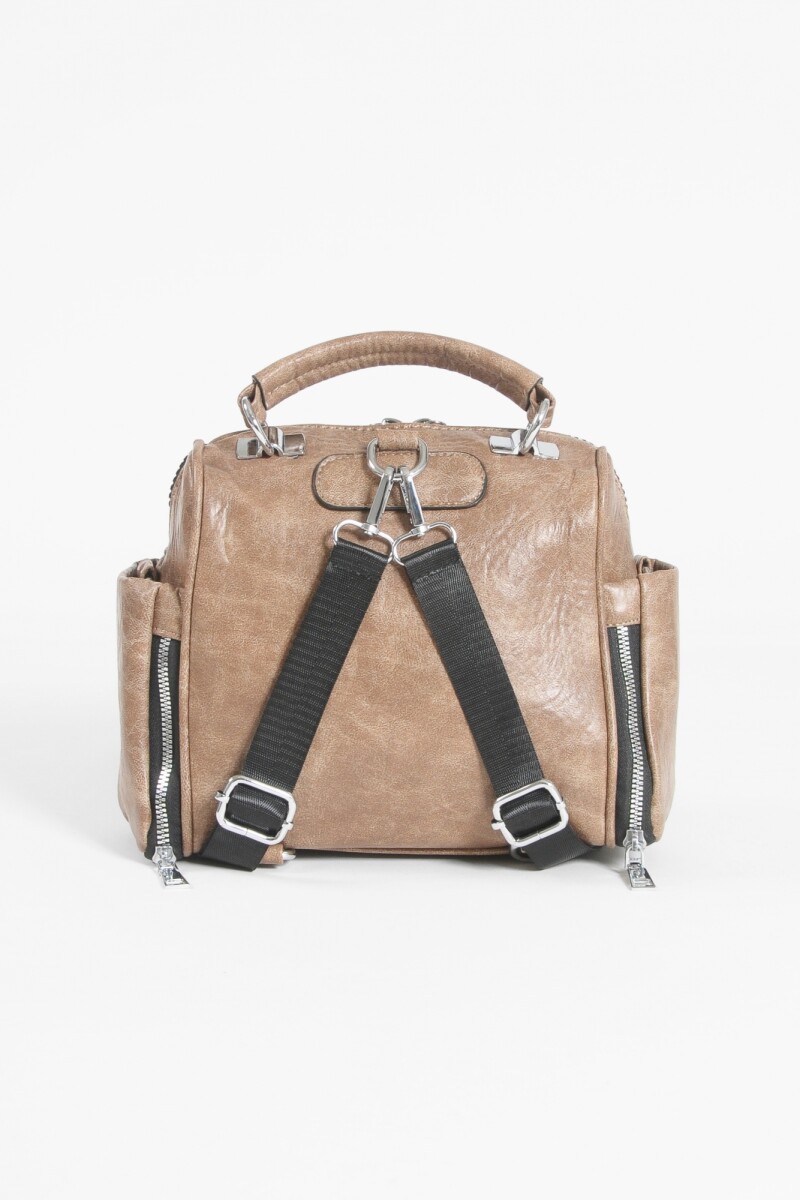 Mochila bandolera con bolsillo camel