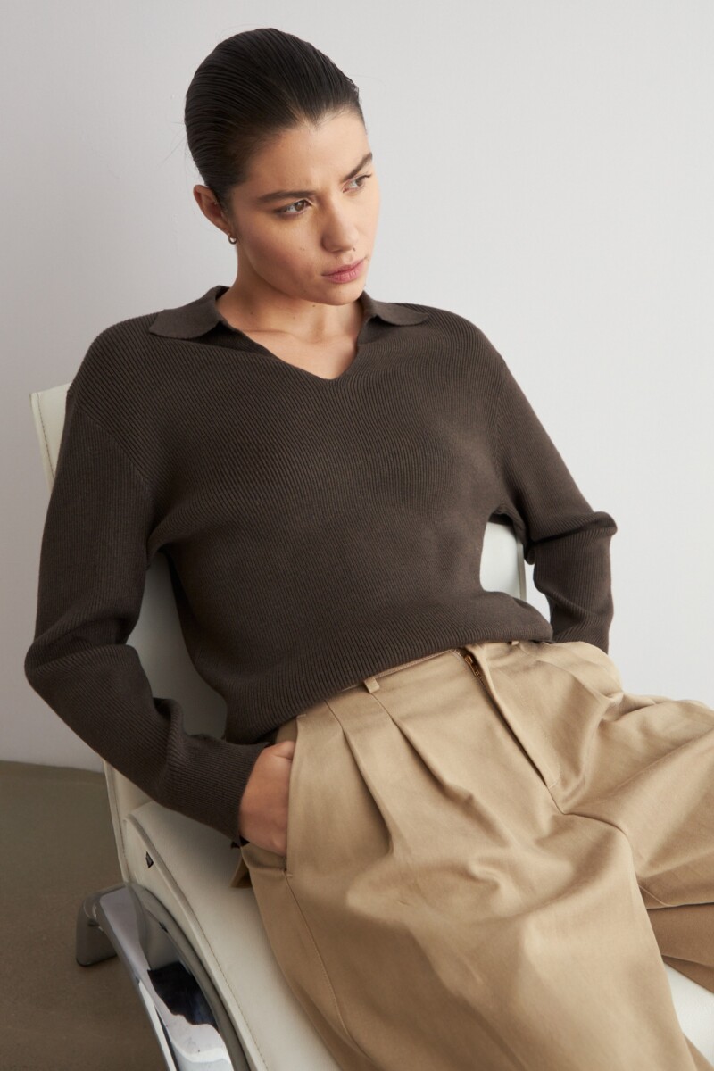 Sweater cuello polo chocolate melange