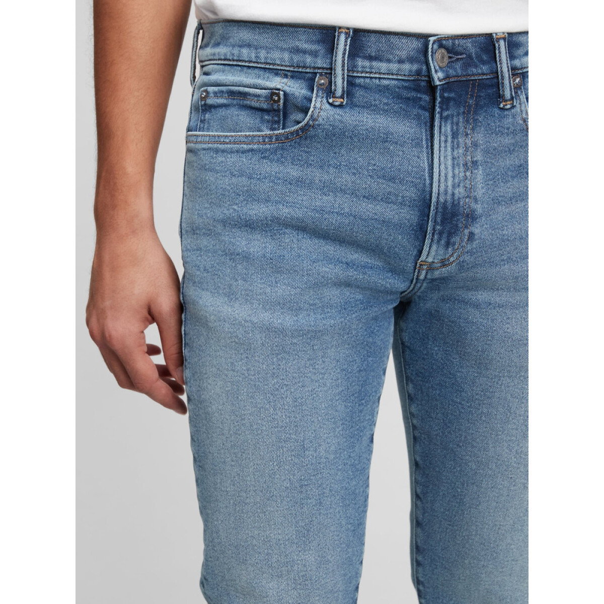 SKINNY STR LIGHT WASH SP22 - LIGHT WASH 