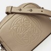 Bandolera Eterial en cuero graneado Taupe Niquel