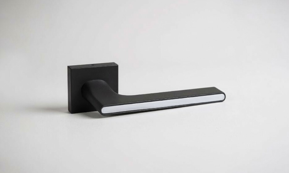 Manija para puerta combinada RCS-810N negro Manija Para Puerta Combinada Rcs-810n Negro