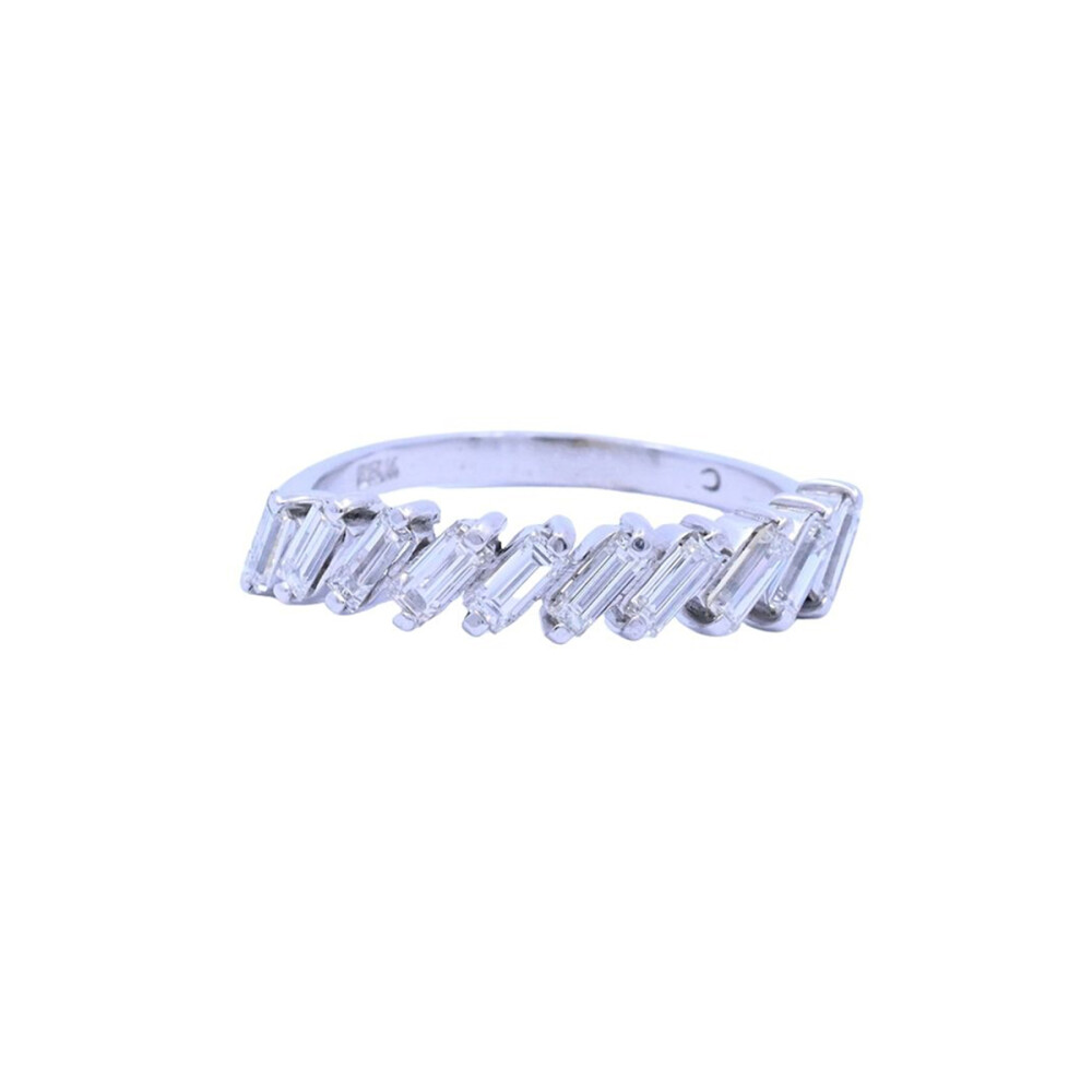 Anillo oro 18k blanco con brillantes baguette engarce 2 puntas. Anillo oro 18k blanco con brillantes baguette engarce 2 puntas.