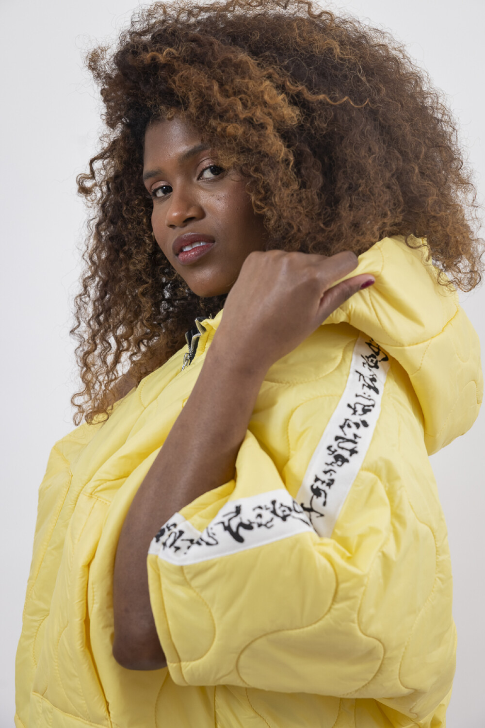 CHALECO VISCOSA LIRIO AMARILLO