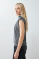 Blusa lurex con tablas en hombro plateado