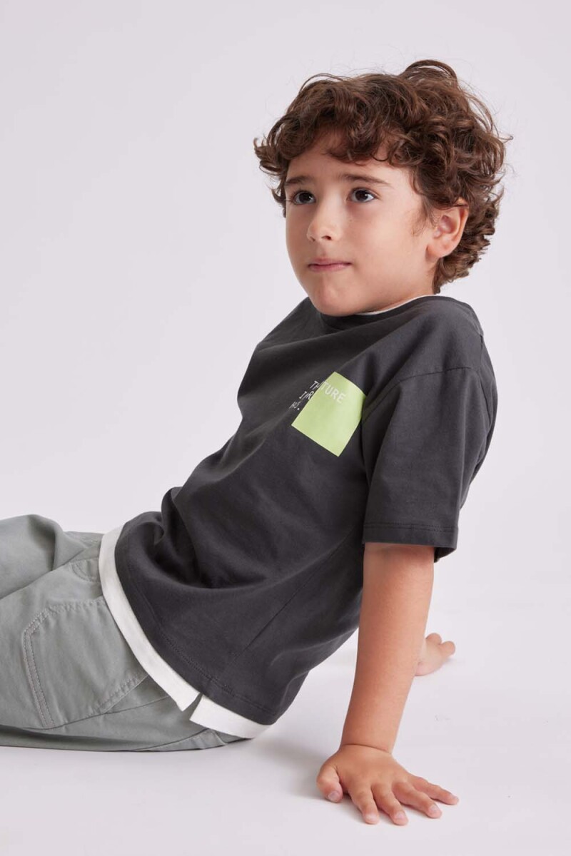 Remera manga corta superpuesta Gris Oscuro