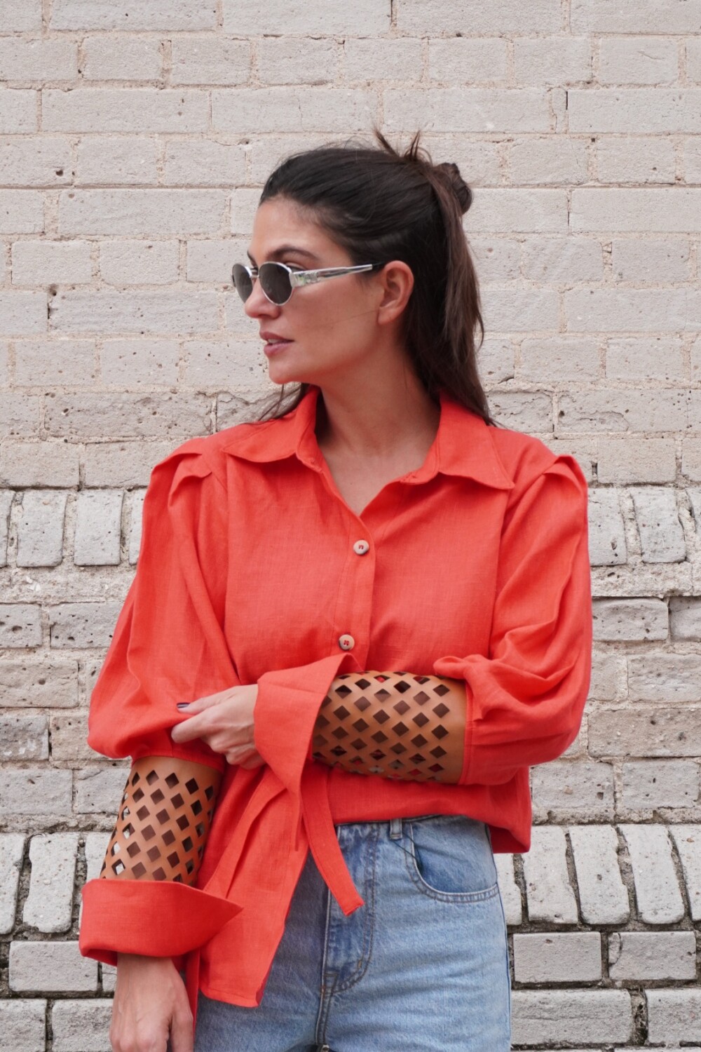 Camisa Puño Lino Coral Con Camel