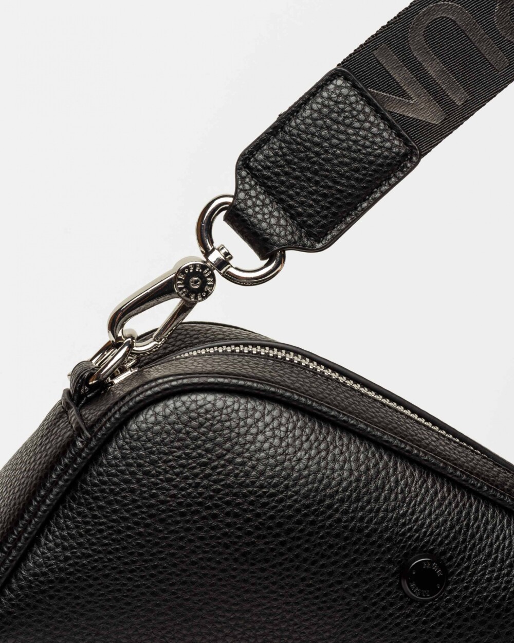 Bandolera Hazel en efecto cuero Negro