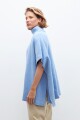 Sweater oversize con cierre celeste