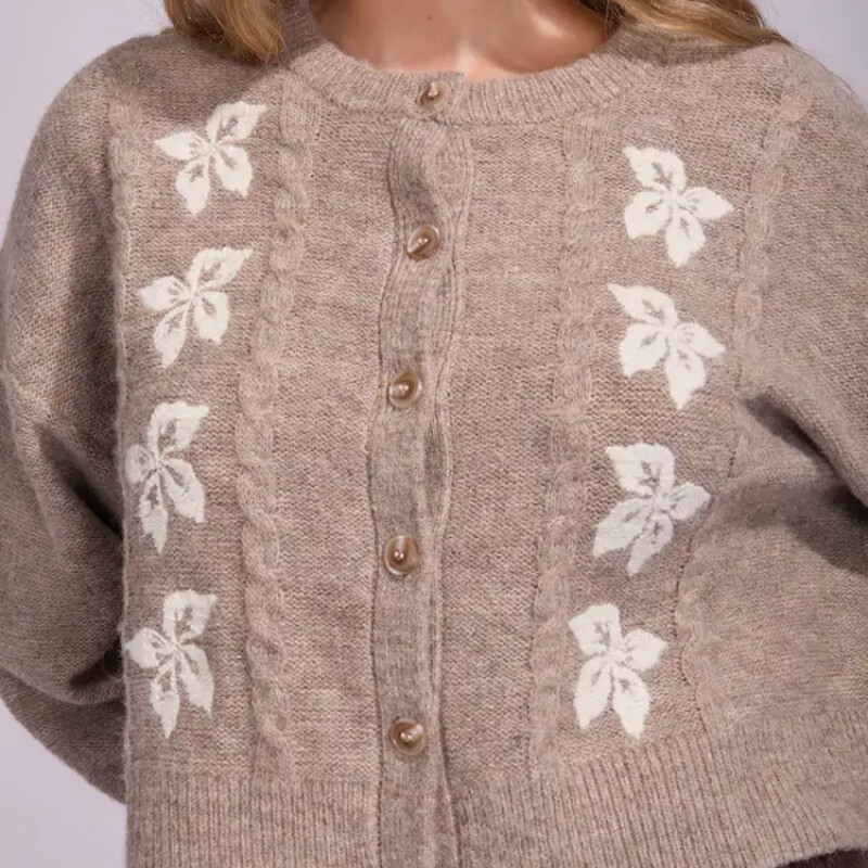 Buzo Rhythm Blanca Floral Crop Cardigan - Beige Buzo Rhythm Blanca Floral Crop Cardigan - Beige