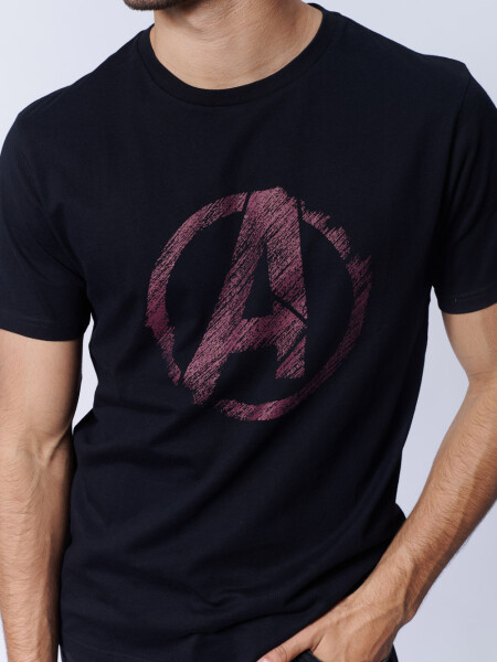 Remera Avengers Negra