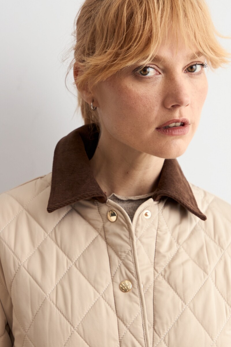 Campera capitoneada cuello pana beige claro