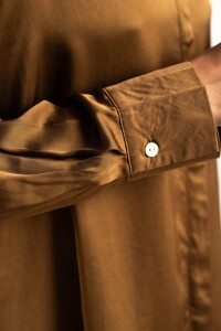 Camisa Saten Ruedo Encaje Chocolate