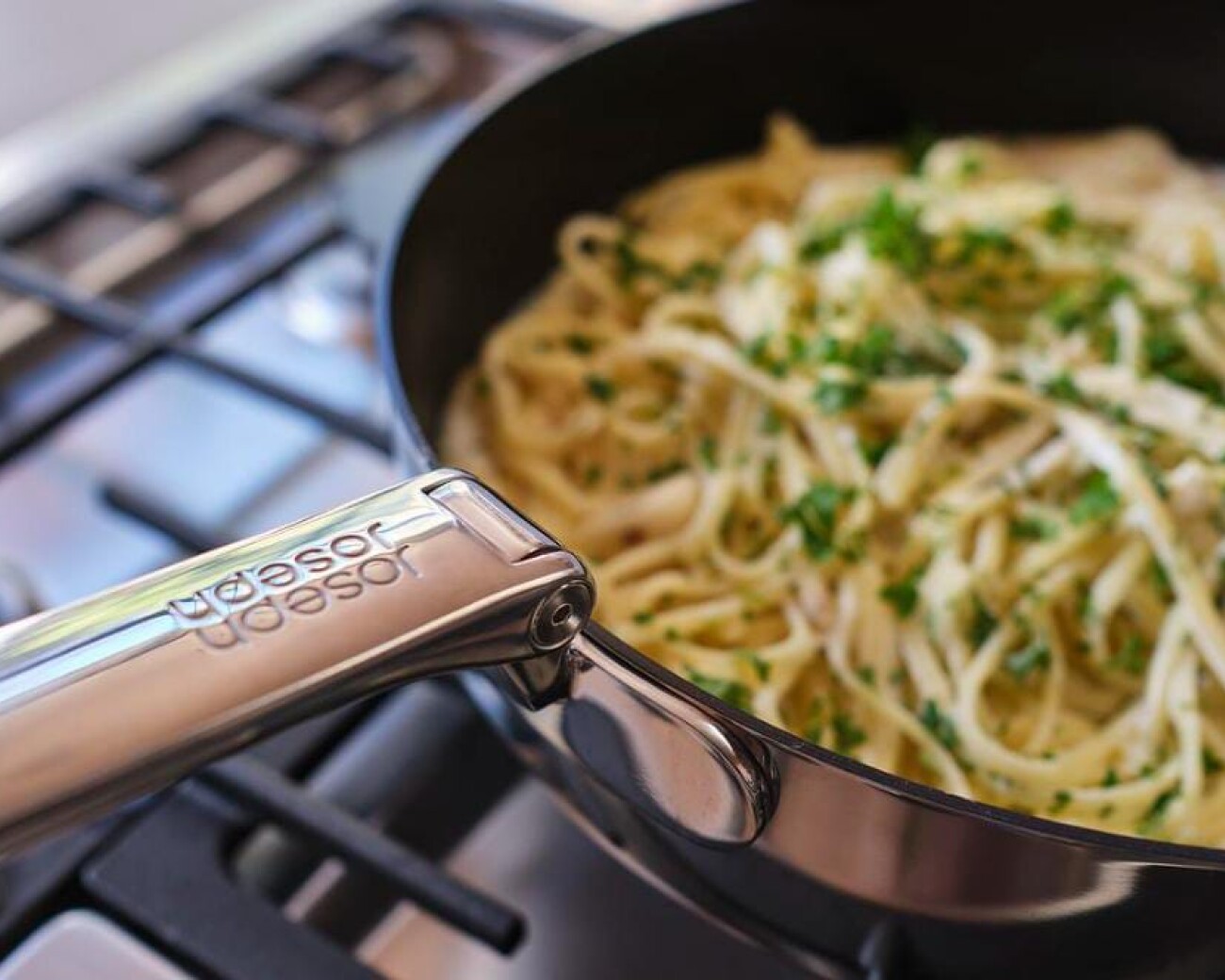 Set de 2 Sartenes Space Steel 24 cm y 28 cm Joseph Joseph Set de 2 Sartenes Space Steel 24 cm y 28 cm Joseph Joseph