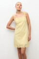 Vestido con encaje amarillo claro