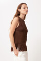 Top calado con flecos chocolate