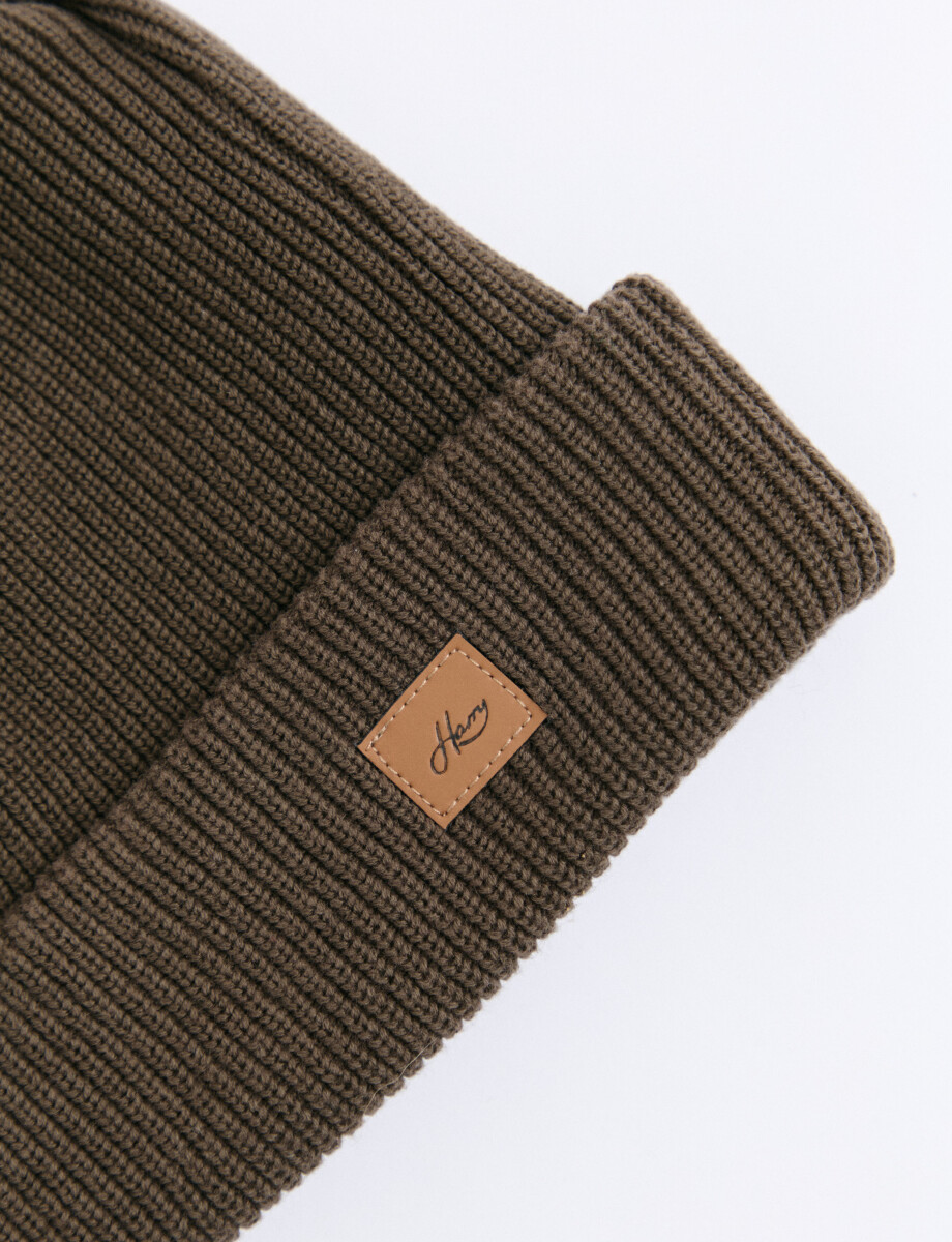 700515 GORRO TEJIDO HARRY Oliva