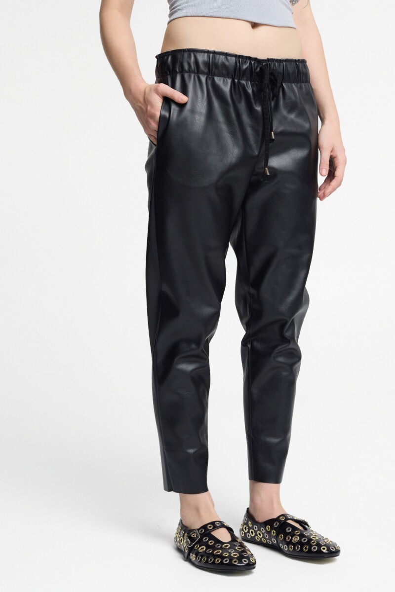 Pantalón slim fit Negro