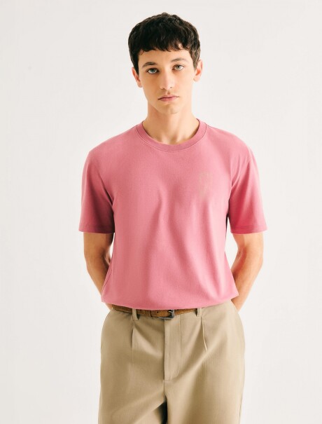 CAMISETA CON ESTAMPA MODELO REGULAR ROSADO