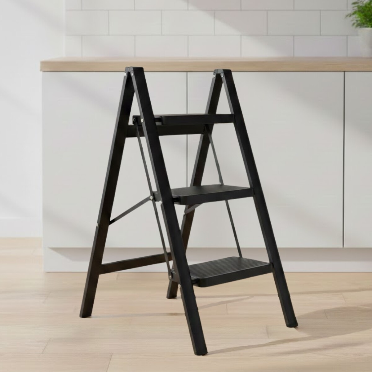 Escalera de 3 niveles metal 39x59x76cm - NEGRO 