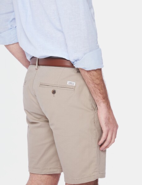 BERMUDA CLÁSICA CON SPANDEX Beige