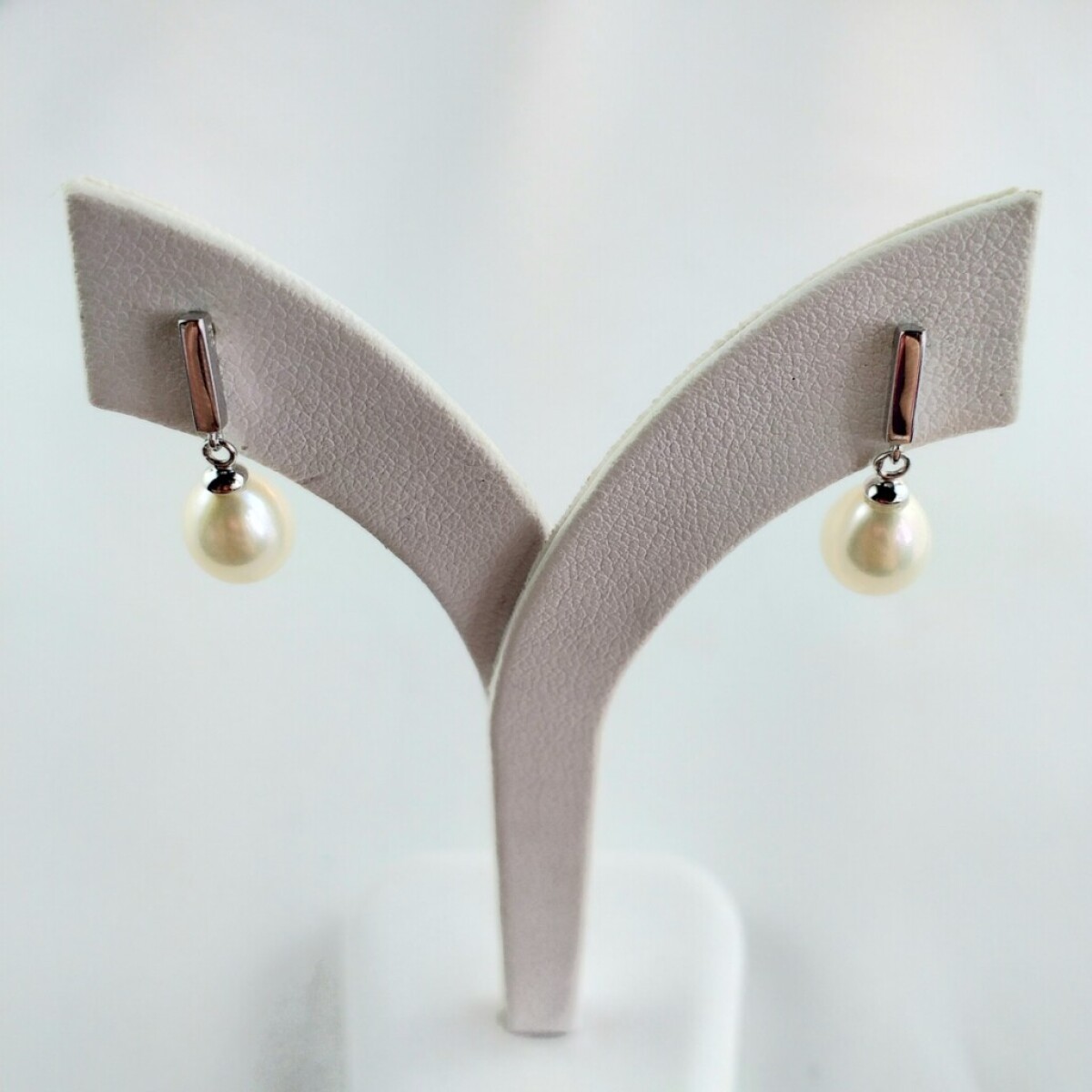 Caravanas de plata 925 con baño de oro gris, barrita de plata y perla cultivada de río colgante - Ideal novias 