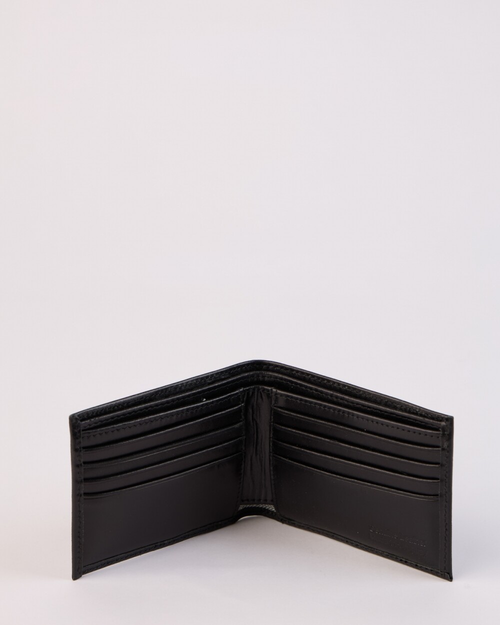 Billetera 100% Cuero Liso - Negro Billetera 100% Cuero Liso - Negro