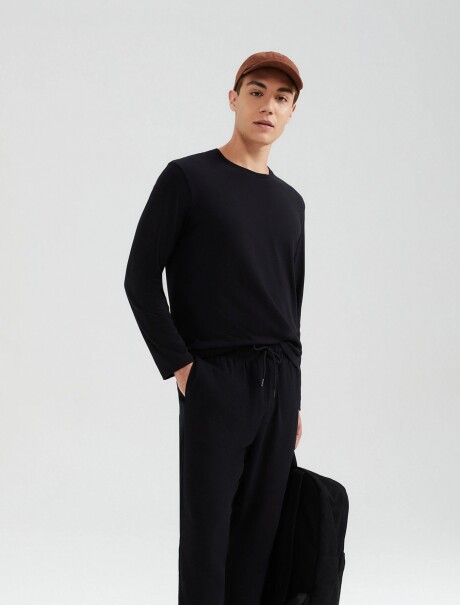 CAMISETA UNISSEX ESCOTE A LA BASE NEGRO