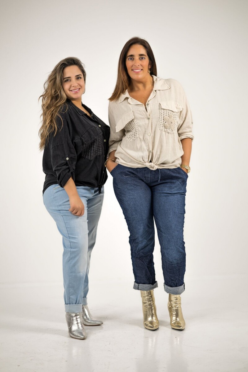 Camisa de lino con flor bordada en bolsillo - Beige 