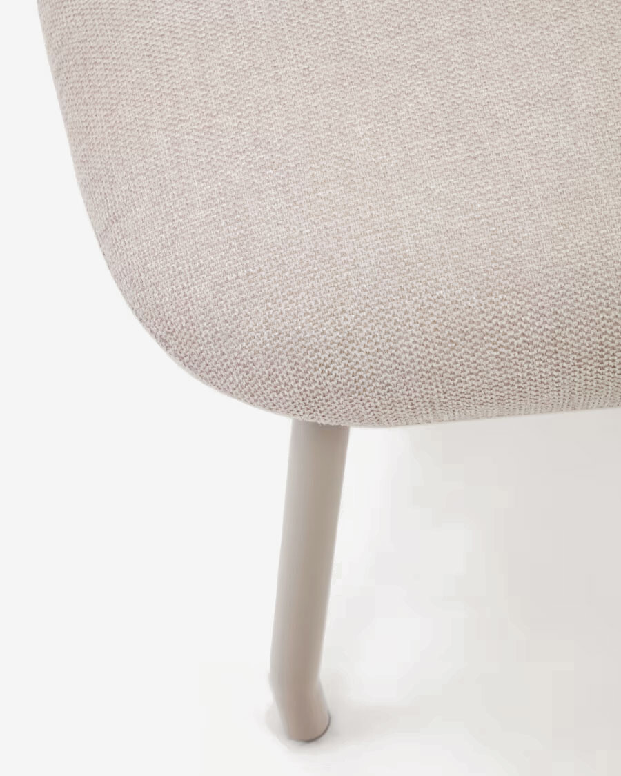 Reposapiés Belina de chenilla beige con reposapiés y acero con acabado blanco