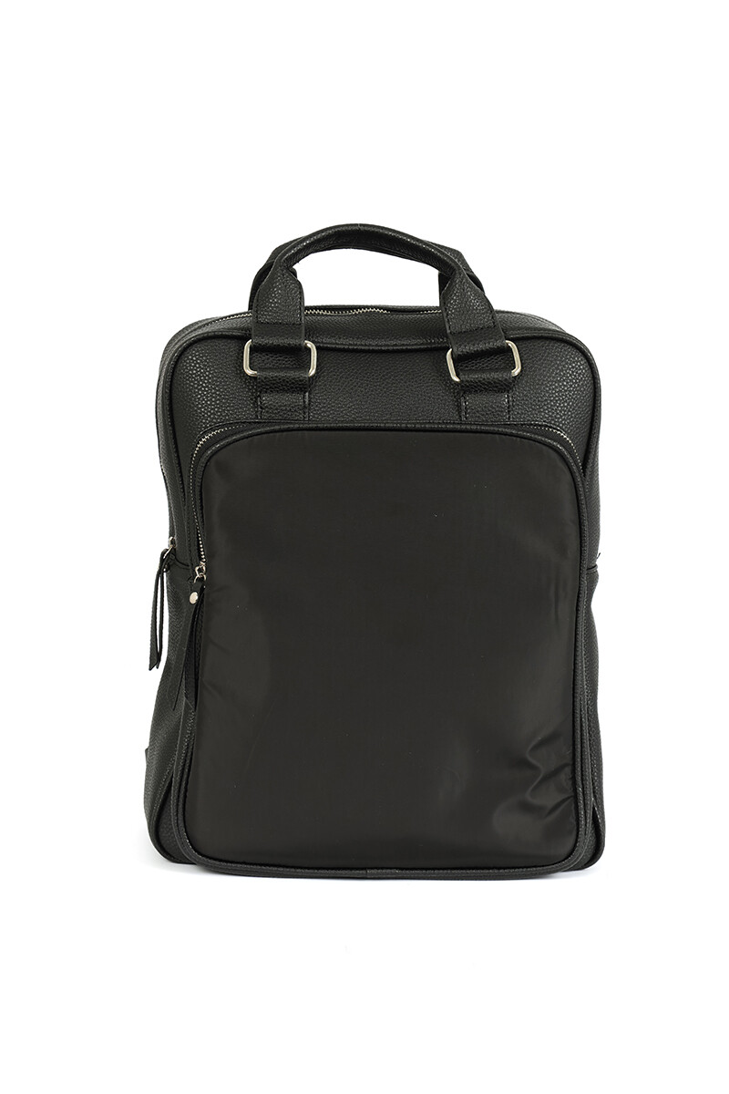 Mochila con bolsillo frontal Negro