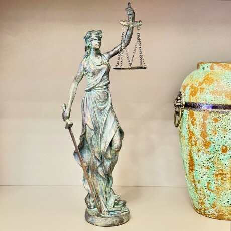 Escultura Dama De La Justicia Resina Alto 39cm x Ancho 8cm x Largo 8cm Escultura Dama De La Justicia Resina Alto 39cm x Ancho 8cm x Largo 8cm
