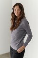 BUZO ESCOTE V L GRIS