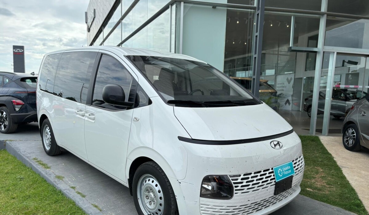 Hyundai H1 Staria Mbus 10Plz Diesel - 2023 Hyundai H1 Staria Mbus 10Plz Diesel - 2023