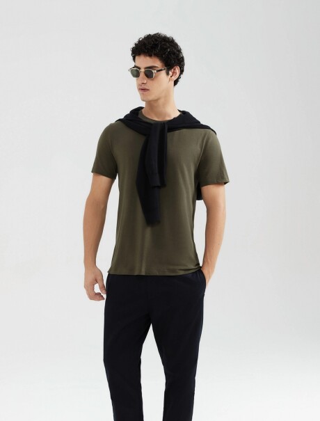 CAMISETA BÁSICA MANGA CORTA VERDE MUSGO