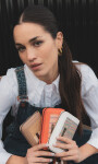 BILLETERA LORENZA HILOS MULTICOLOR C/HUESO