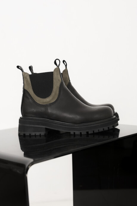 Bota Bosquera Negro/Verde