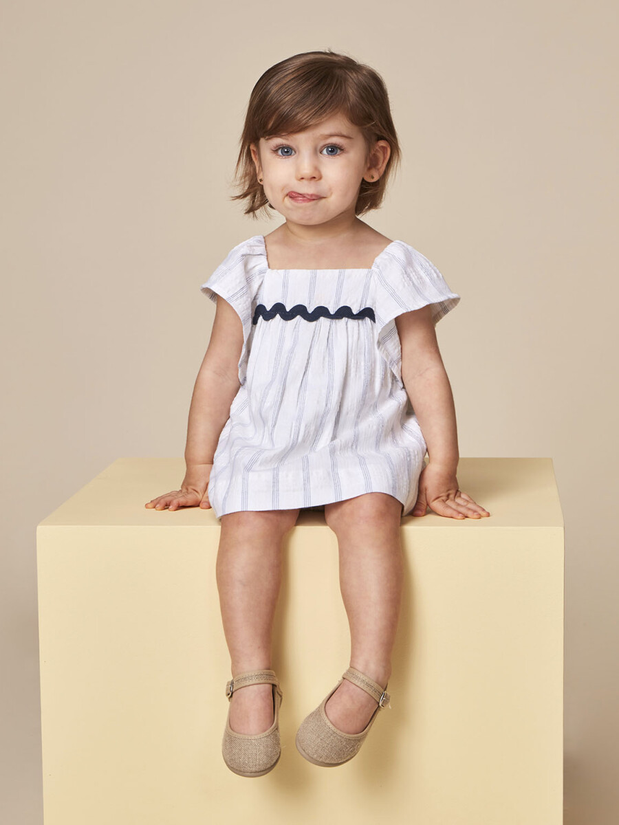 Vestido De Rayas Con Detalle De Ondas Blanco