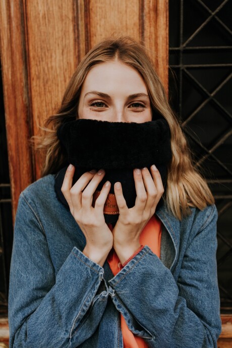 Simple Warm Neck Negro