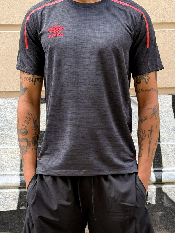 REMERA SYNC Umbro Hombre 024