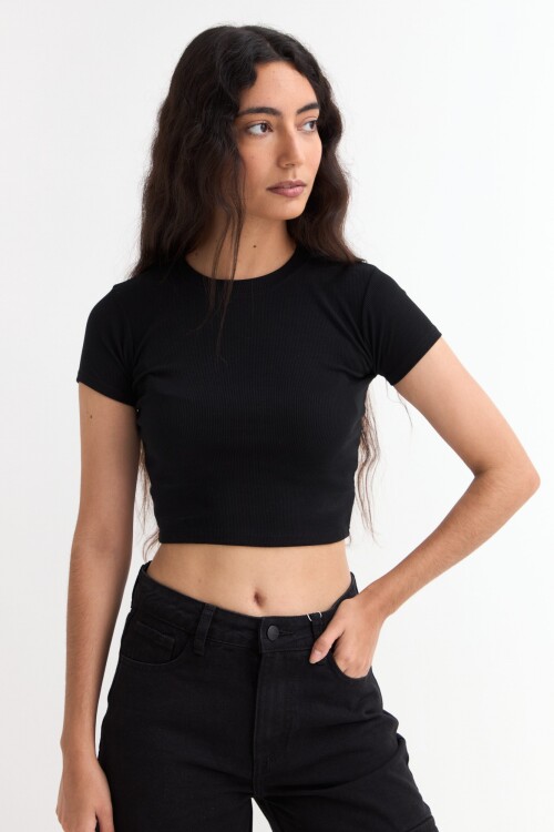 Remera m/c acanalada cuello a la base NEGRO