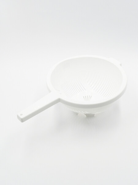 COLADOR DE PLASTICO BLANCO