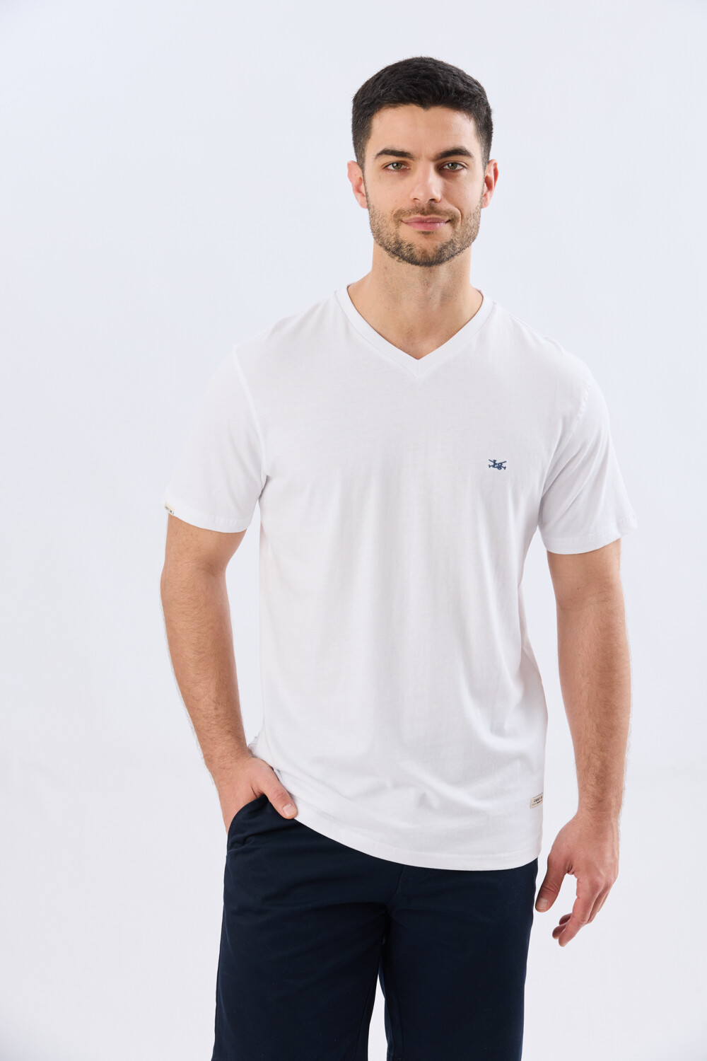 REMERA BÁSICA V DE ALGODÓN Blanco